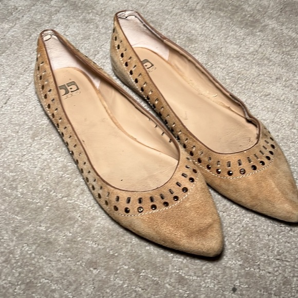 Joe’s Jeans beige suede pointed flats with beaded embellishment size 7 - Picture 2 of 6